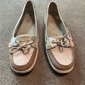 Women’s Sperry Boat Shoes Size 9